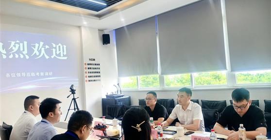成都聯(lián)通領(lǐng)導蒞臨卡德智能調(diào)研交流
